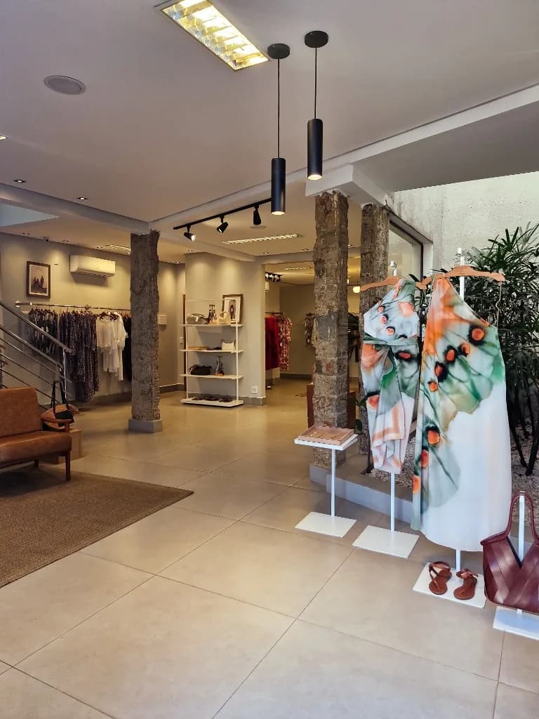 Interior do showroom da RBZ no Jardim América
